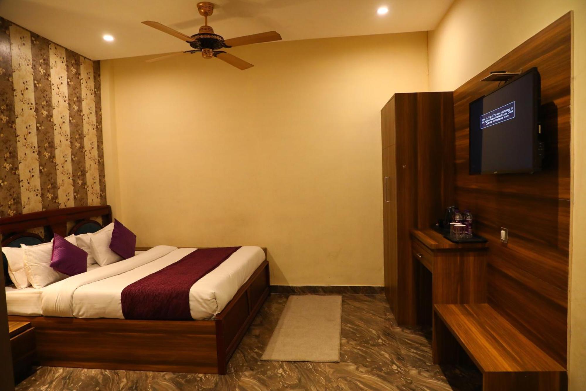Perfectstayz Premium @Harkipauri Road Haridwar Room photo
